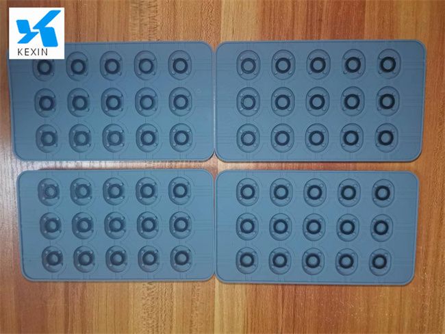 硅膠制品為什么容易變脆？